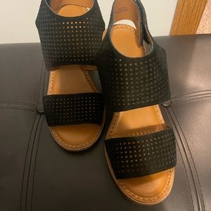 FRANCO SARTO
DELORES SANDAL